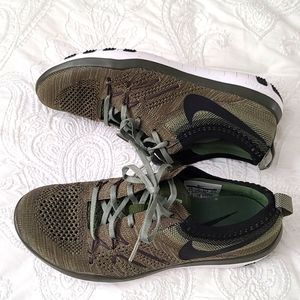 NIKE Focus Flyknit Training Running Shoes.